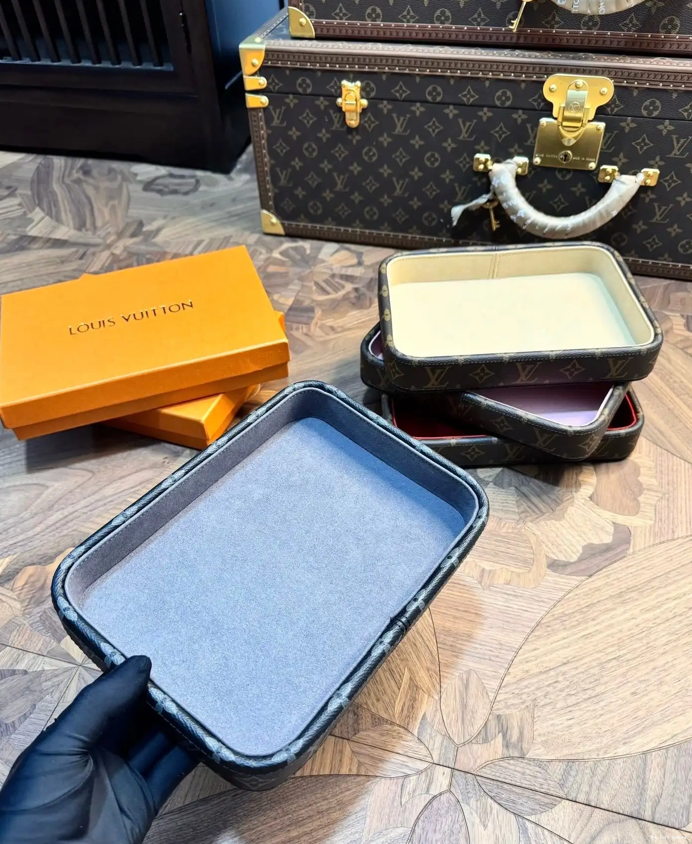 LV VALET TRAY CUSTOM 0522